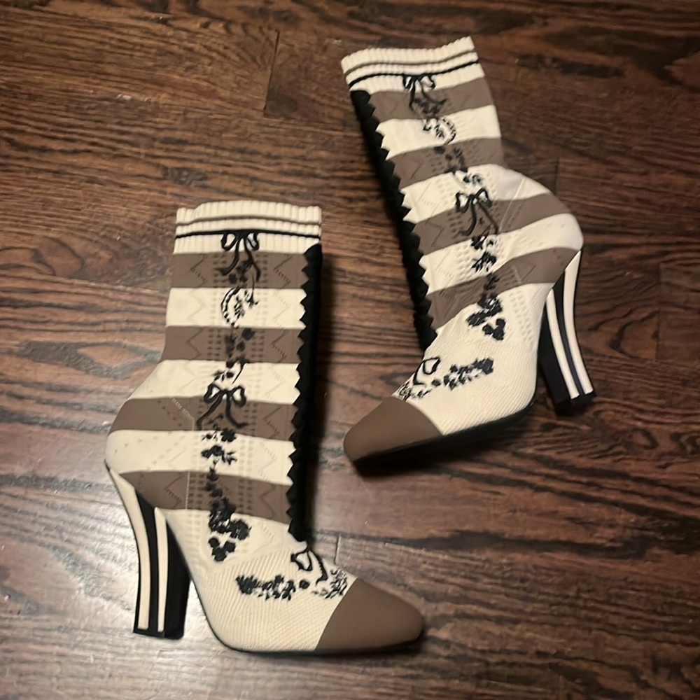 Fendi Rockoko Embroidered Booties - Picture 5 of 8